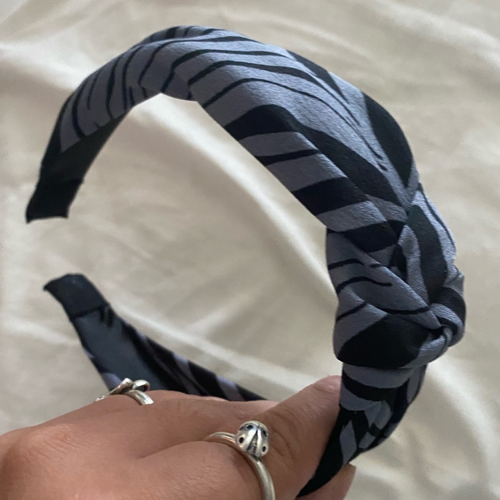 Black and dark gray headband